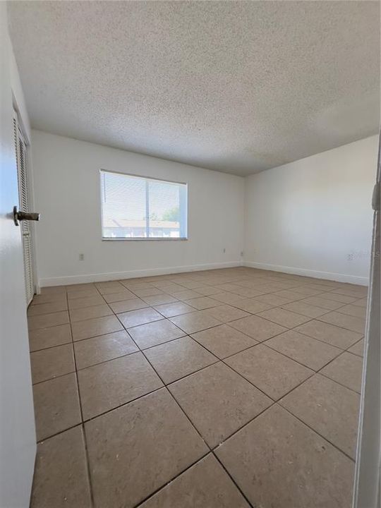 Active With Contract: $129,000 (1 beds, 1 baths, 756 Square Feet)