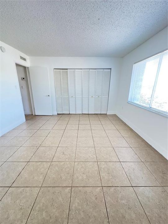 Active With Contract: $129,000 (1 beds, 1 baths, 756 Square Feet)