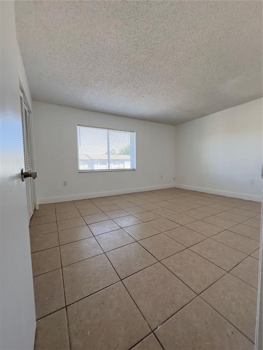 Active With Contract: $129,000 (1 beds, 1 baths, 756 Square Feet)