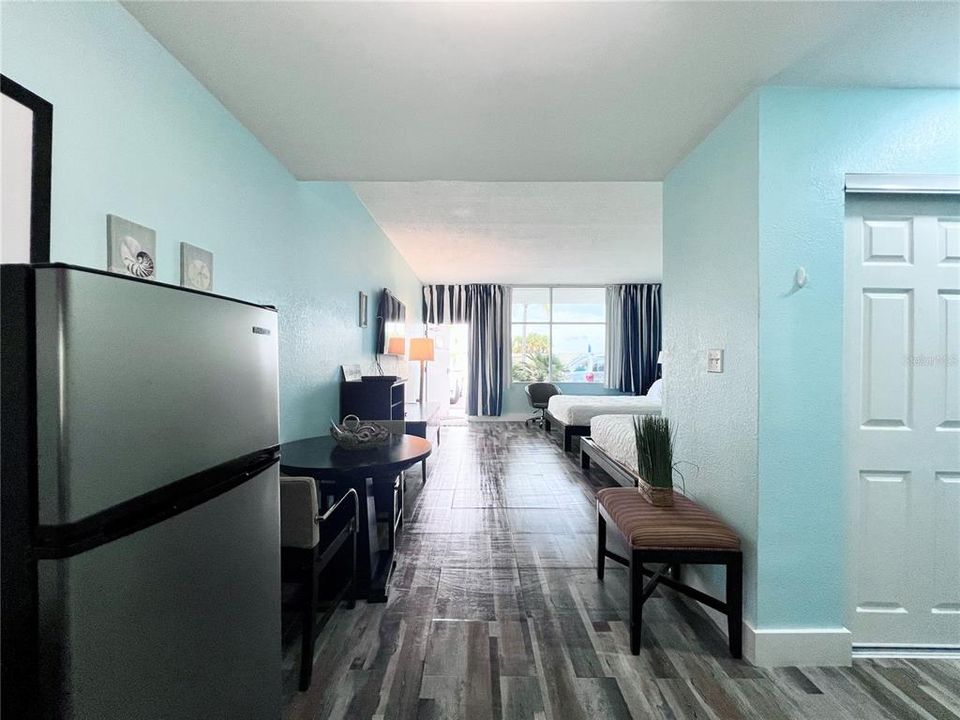 For Sale: $180,000 (1 beds, 1 baths, 464 Square Feet)
