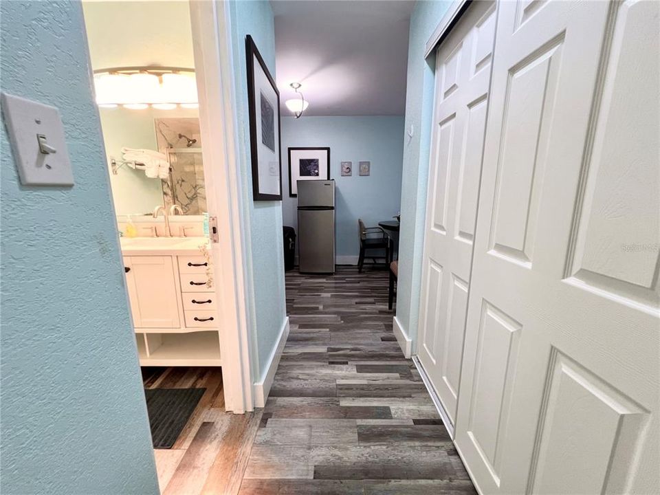 For Sale: $199,000 (1 beds, 1 baths, 464 Square Feet)