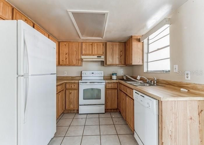 For Sale: $209,689 (2 beds, 2 baths, 950 Square Feet)