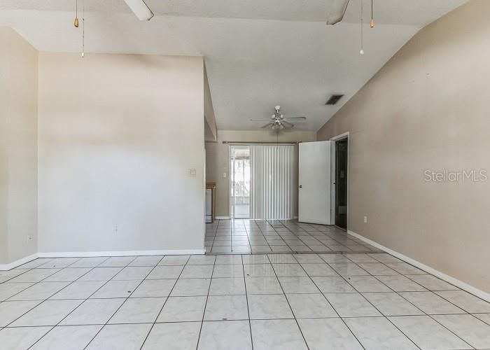 For Sale: $209,689 (2 beds, 2 baths, 950 Square Feet)