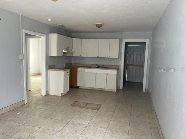 Active With Contract: $99,900 (2 beds, 1 baths, 720 Square Feet)