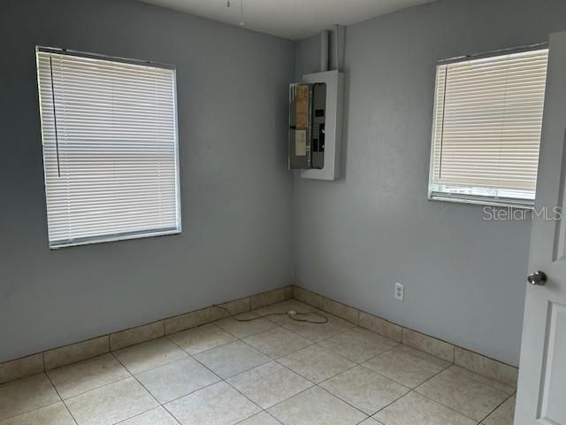 Active With Contract: $99,900 (2 beds, 1 baths, 720 Square Feet)