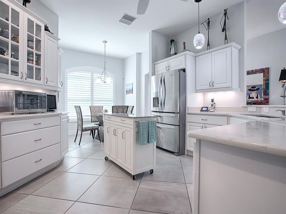 KITCHEN WITH ISLAND