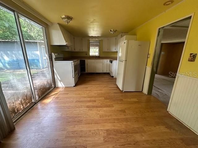 For Sale: $109,000 (2 beds, 1 baths, 897 Square Feet)