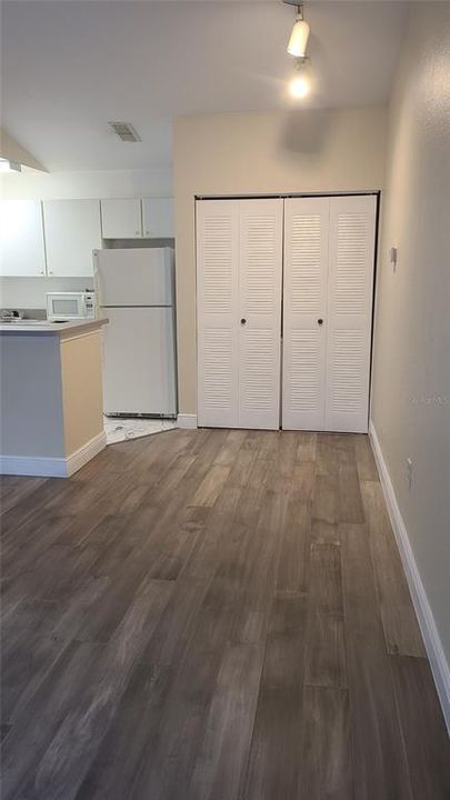 For Rent: $1,400 (1 beds, 1 baths, 554 Square Feet)