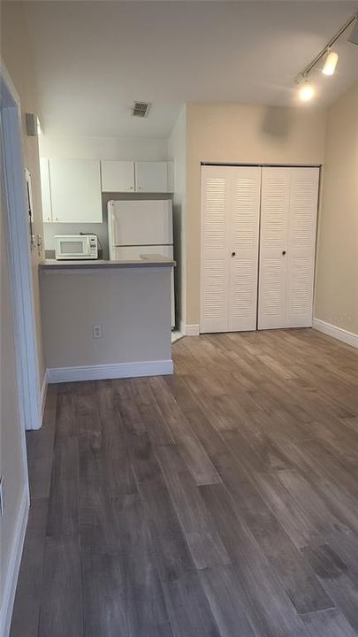 For Rent: $1,400 (1 beds, 1 baths, 554 Square Feet)