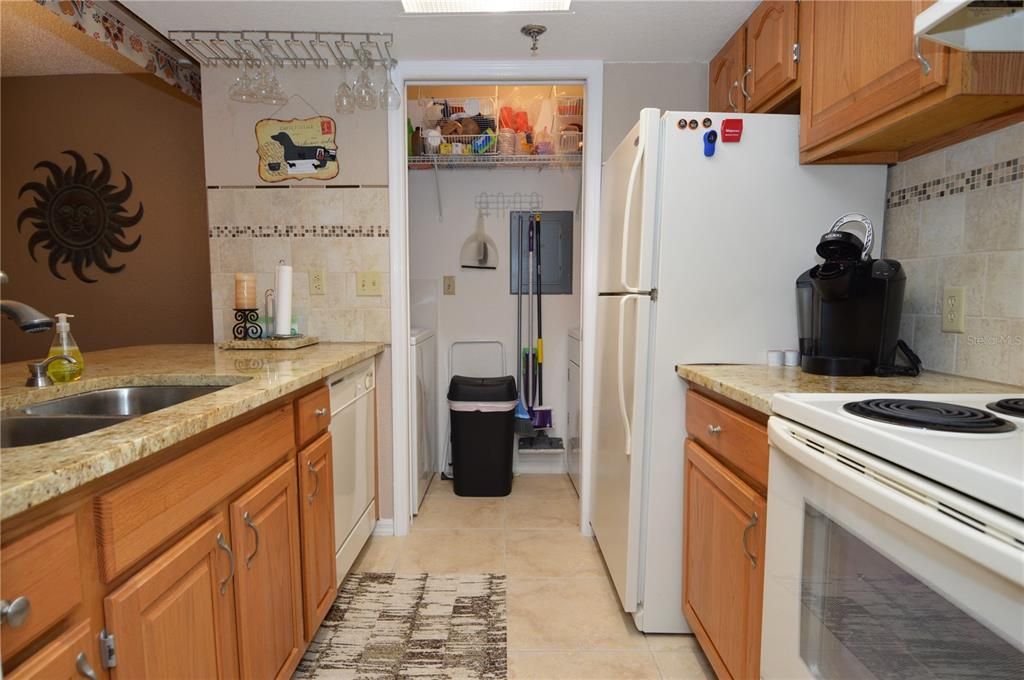 For Rent: $2,300 (2 beds, 2 baths, 1016 Square Feet)