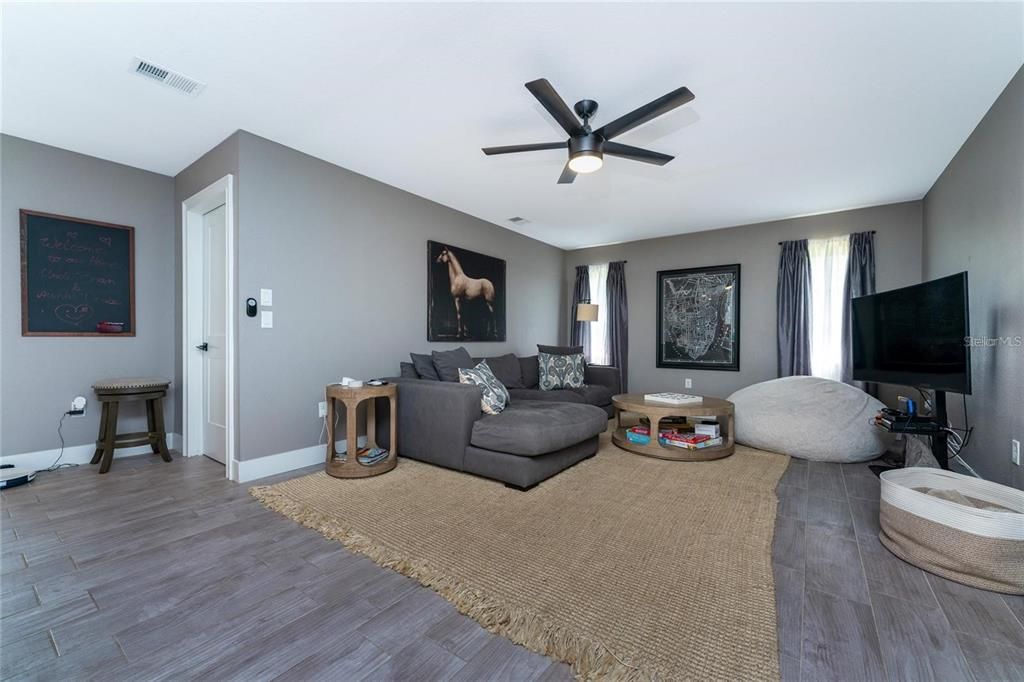 Active With Contract: $3,200 (3 beds, 2 baths, 2274 Square Feet)