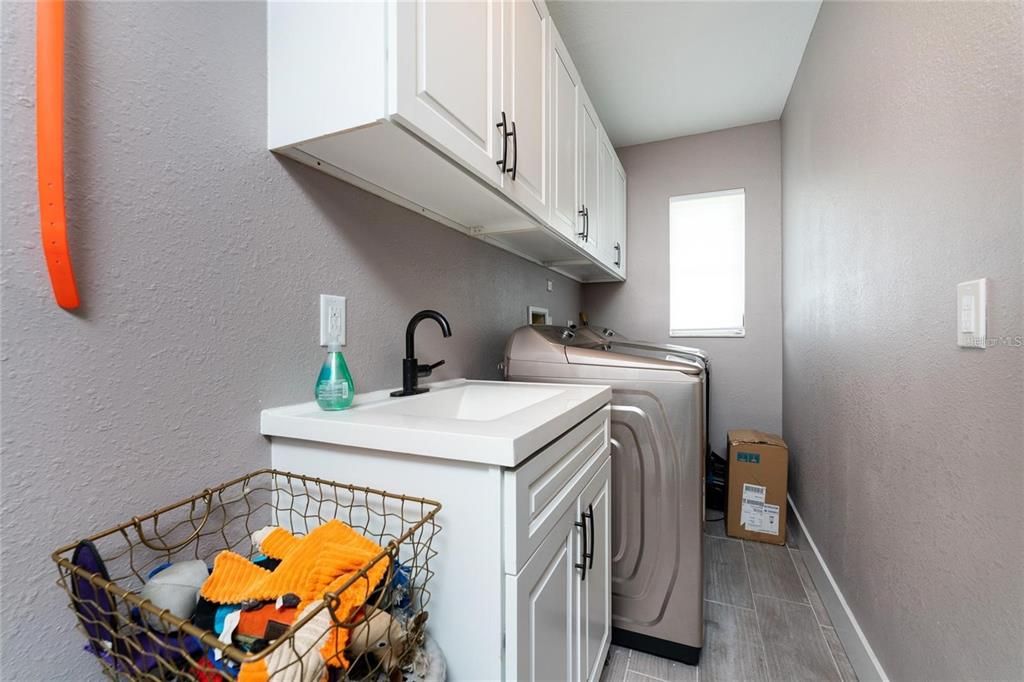 Active With Contract: $3,200 (3 beds, 2 baths, 2274 Square Feet)