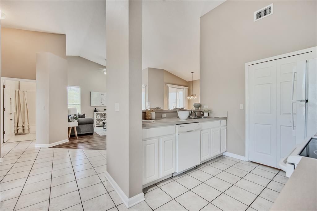 For Sale: $289,900 (3 beds, 2 baths, 1428 Square Feet)
