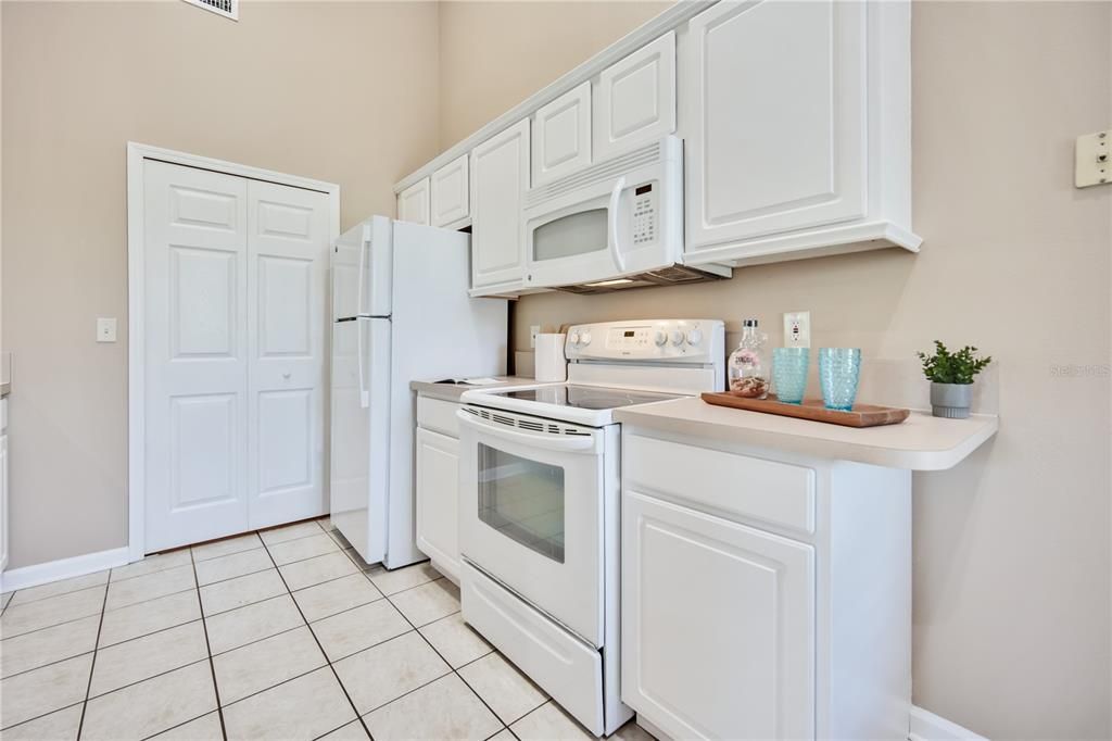 For Sale: $289,900 (3 beds, 2 baths, 1428 Square Feet)