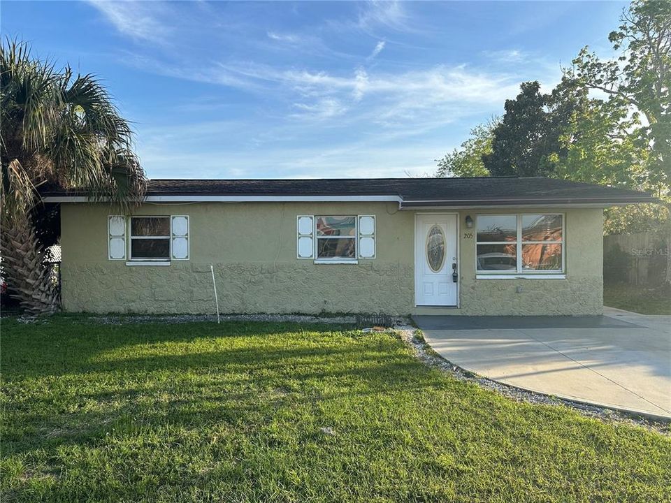 Recently Sold: $185,000 (4 beds, 2 baths, 1444 Square Feet)
