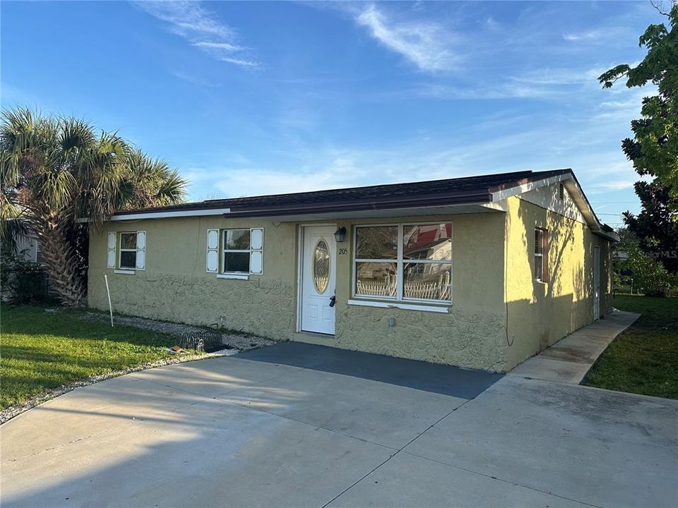 Recently Sold: $185,000 (4 beds, 2 baths, 1444 Square Feet)