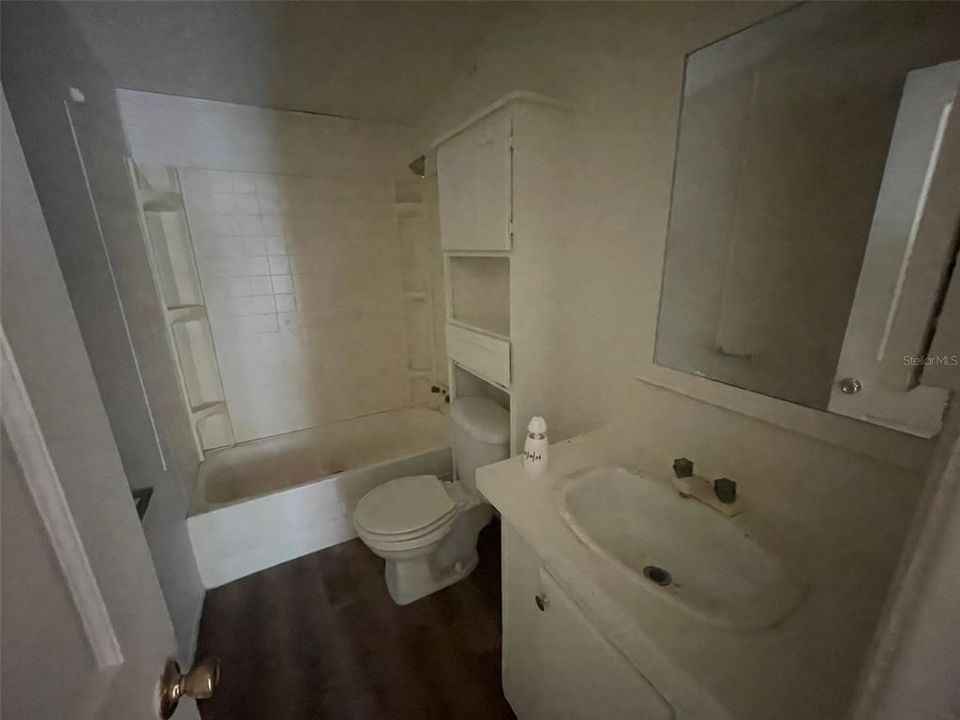 合同活跃: $199,900 (3 贝兹, 2 浴室, 1716 平方英尺)