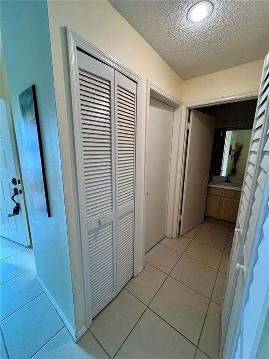 Active With Contract: $1,850 (2 beds, 2 baths, 1013 Square Feet)