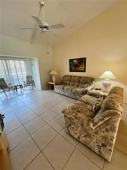 Active With Contract: $1,850 (2 beds, 2 baths, 1013 Square Feet)