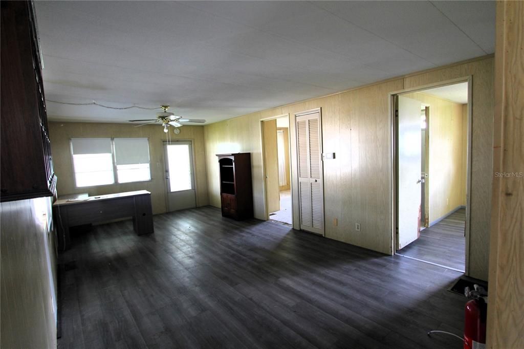 Active With Contract: $65,000 (2 beds, 1 baths, 744 Square Feet)