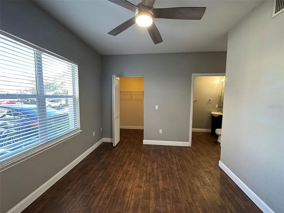 Active With Contract: $1,800 (2 beds, 2 baths, 948 Square Feet)