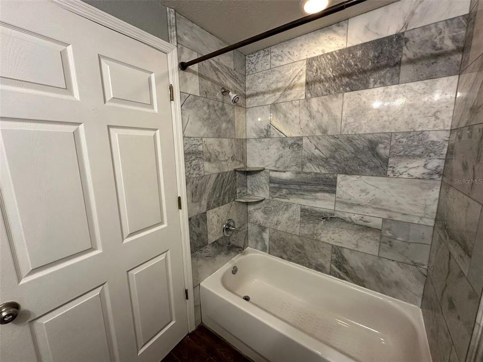 Active With Contract: $1,800 (2 beds, 2 baths, 948 Square Feet)