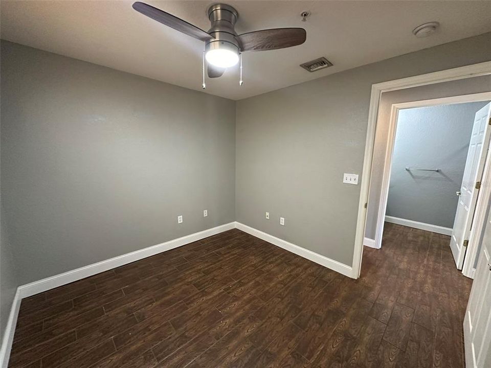 Active With Contract: $1,800 (2 beds, 2 baths, 948 Square Feet)