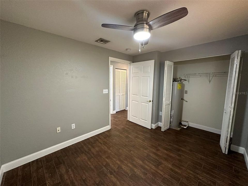 Active With Contract: $1,800 (2 beds, 2 baths, 948 Square Feet)