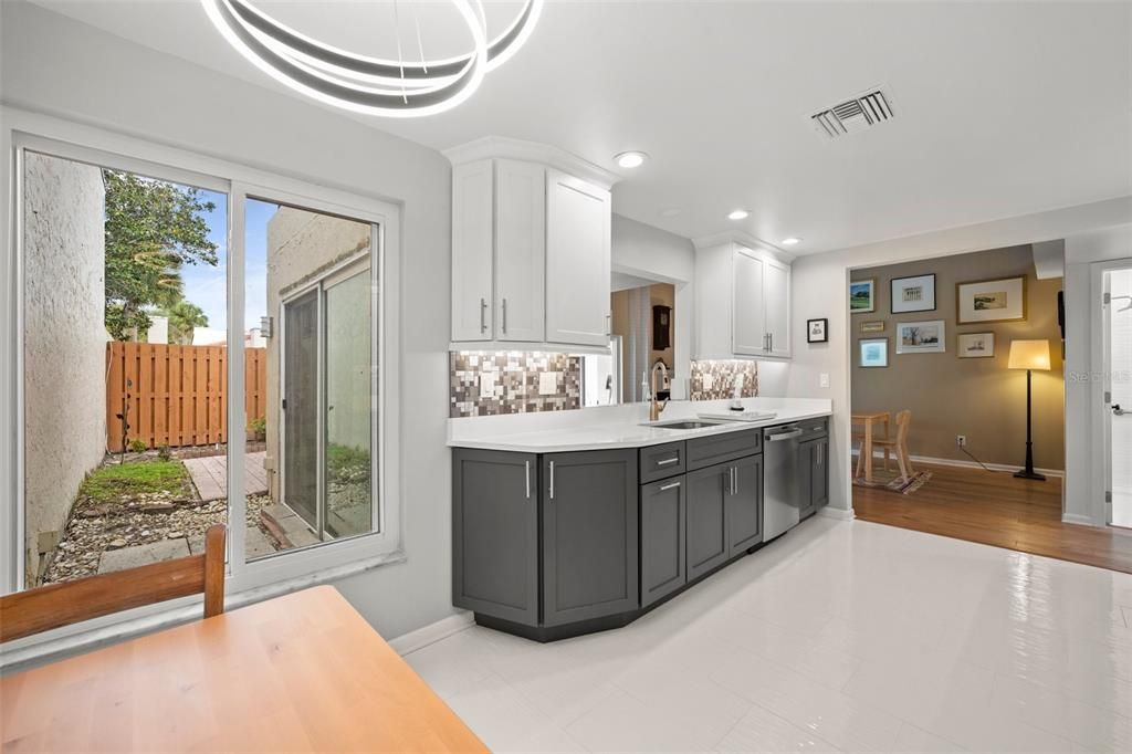 Recently Sold: $394,000 (2 beds, 2 baths, 1426 Square Feet)