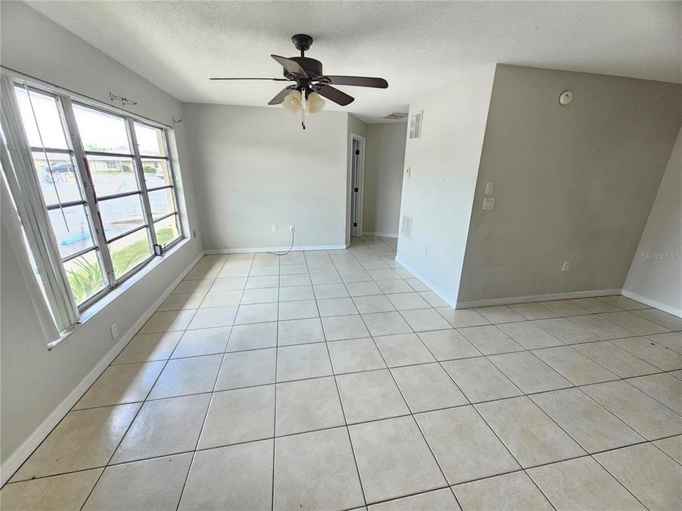 Active With Contract: $127,000 (2 beds, 2 baths, 825 Square Feet)