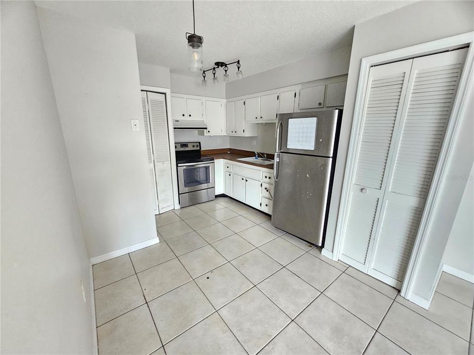 Active With Contract: $127,000 (2 beds, 2 baths, 825 Square Feet)