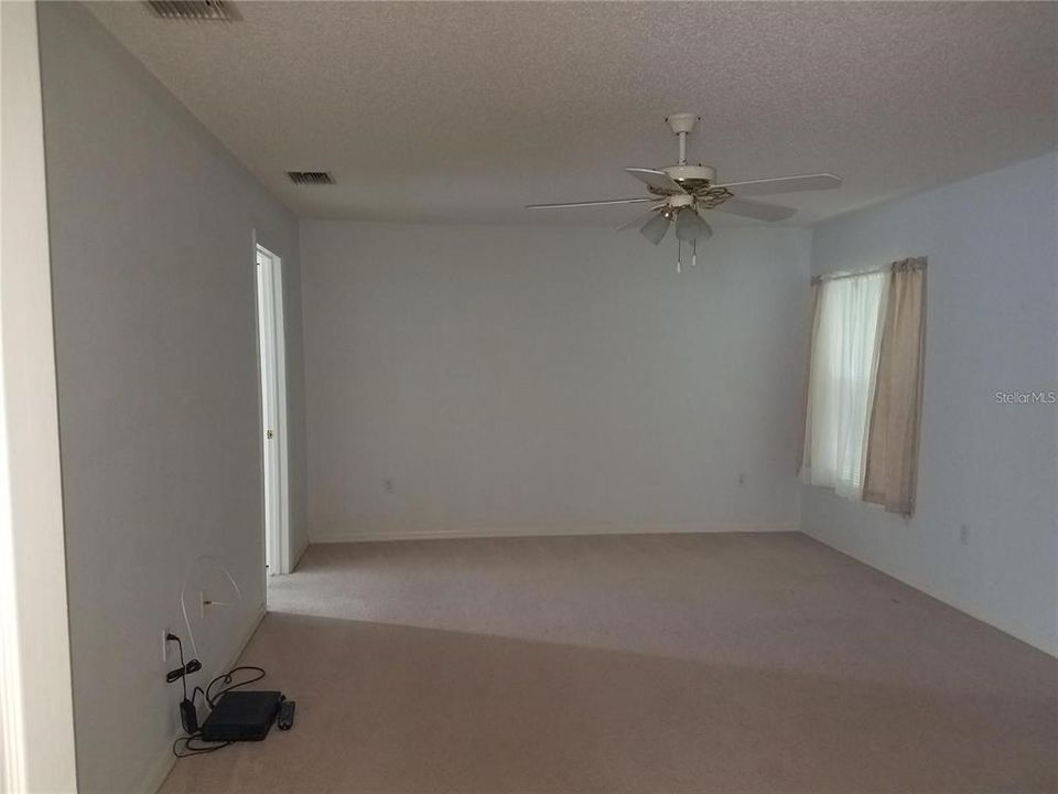 For Rent: $1,950 (3 beds, 2 baths, 1982 Square Feet)