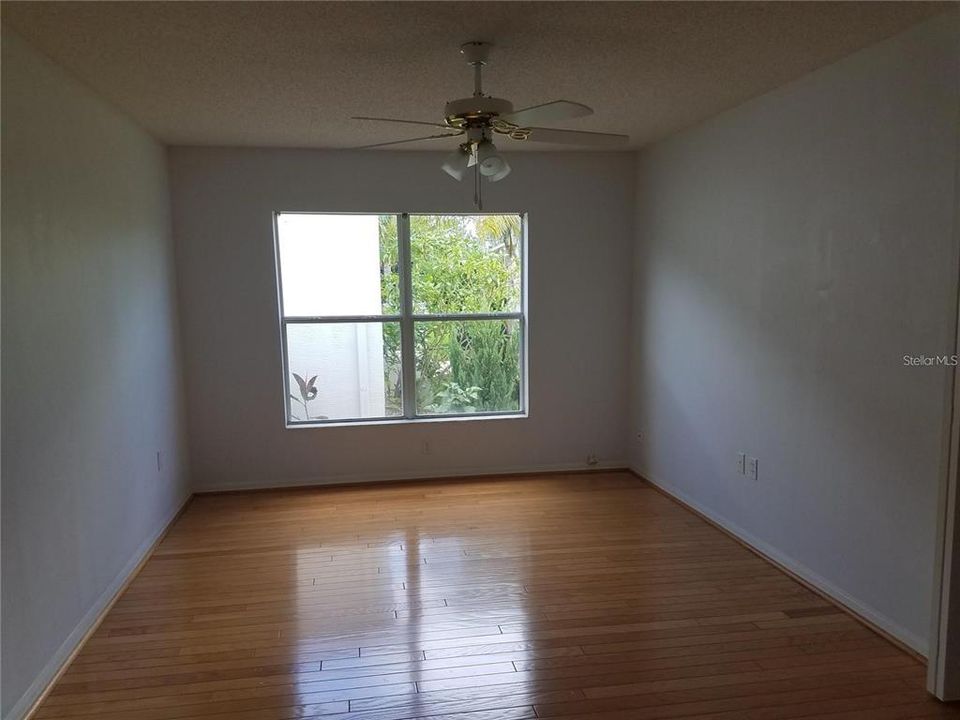 For Rent: $2,200 (3 beds, 2 baths, 1982 Square Feet)