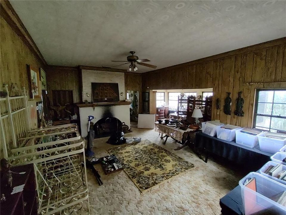 Livingroom with wood-burning fireplace