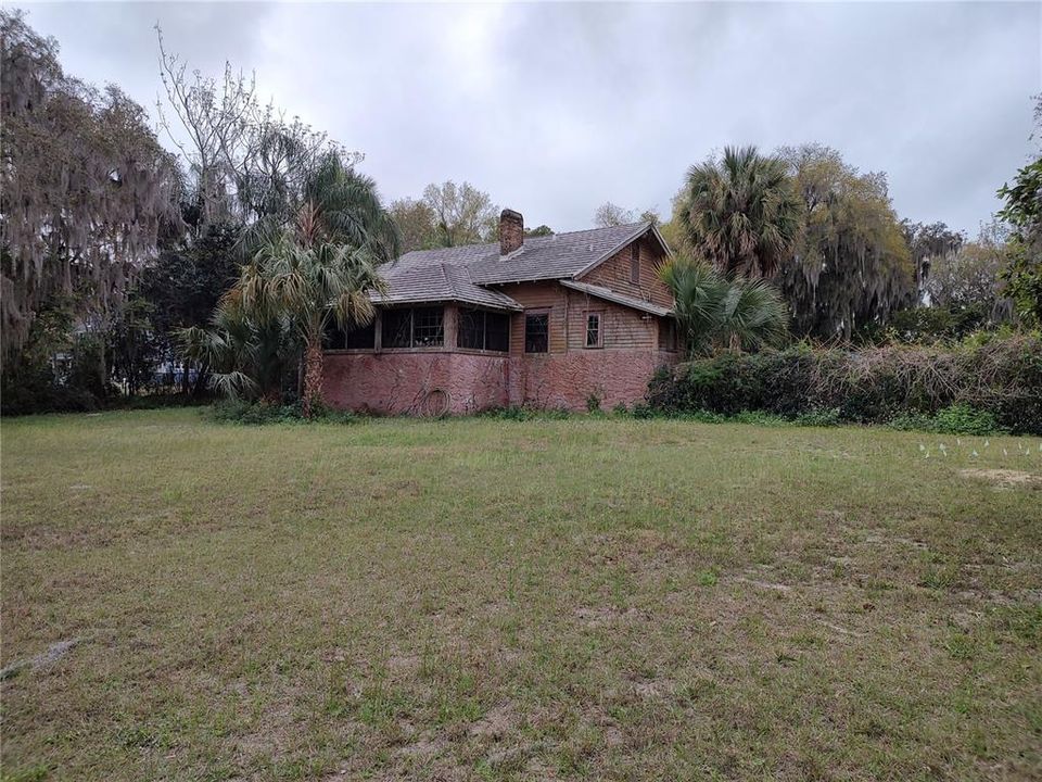 Recently Sold: $245,000 (3 beds, 1 baths, 1390 Square Feet)