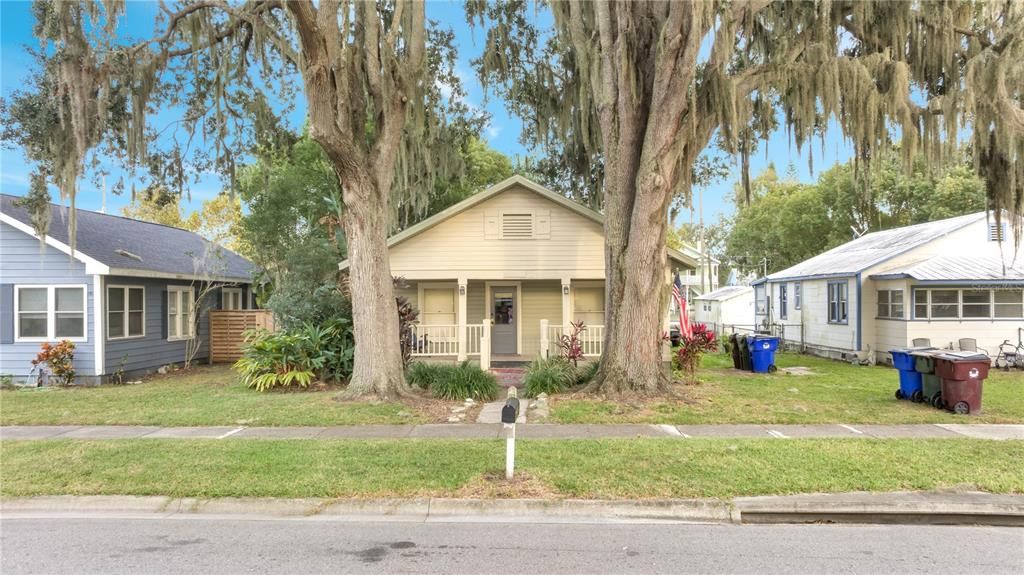 Recently Sold: $268,995 (2 beds, 1 baths, 884 Square Feet)
