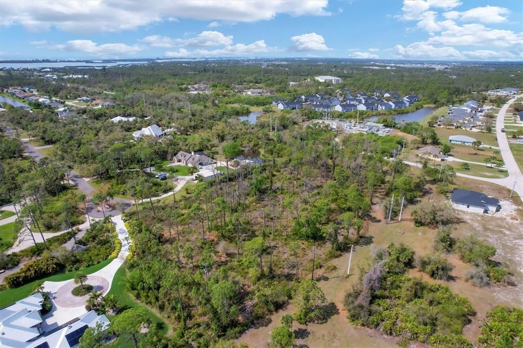 На продажу: $429,000 (3.30 acres)