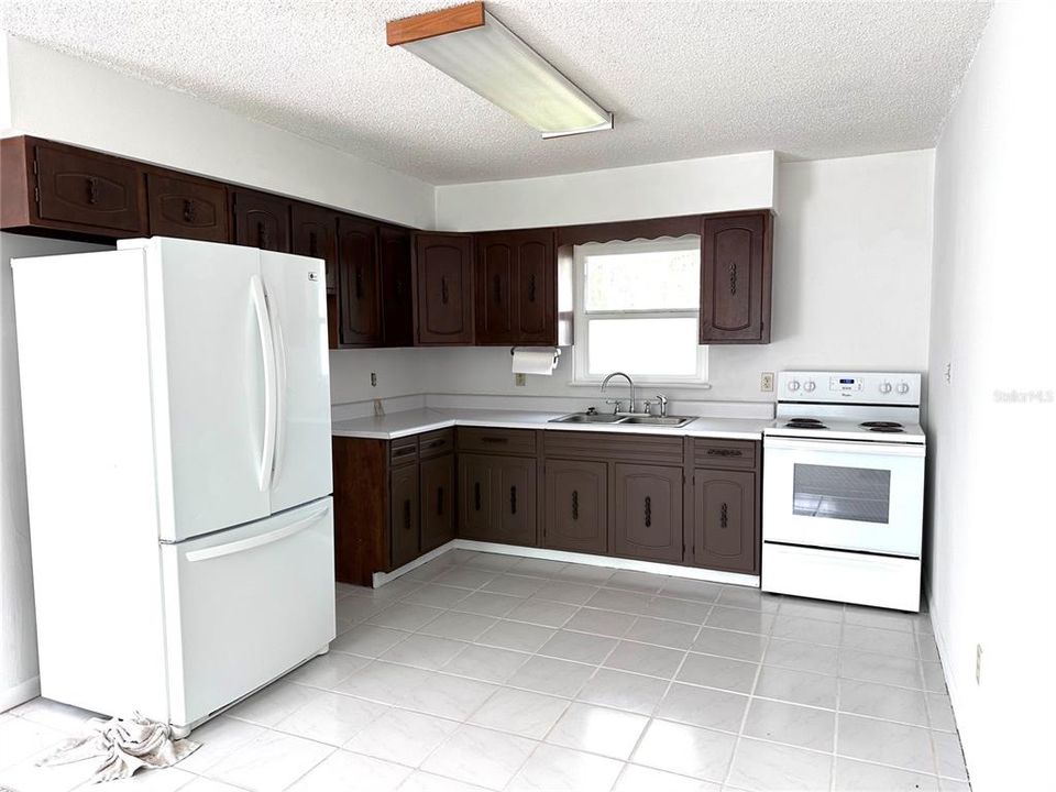 For Sale: $235,000 (3 beds, 1 baths, 1144 Square Feet)
