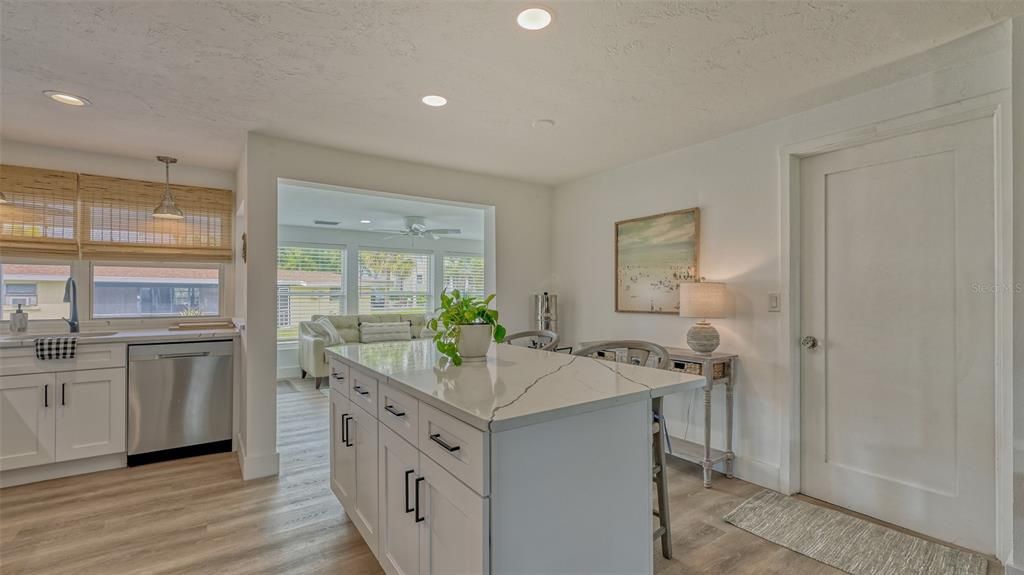 Active With Contract: $1,199,000 (2 beds, 2 baths, 1353 Square Feet)