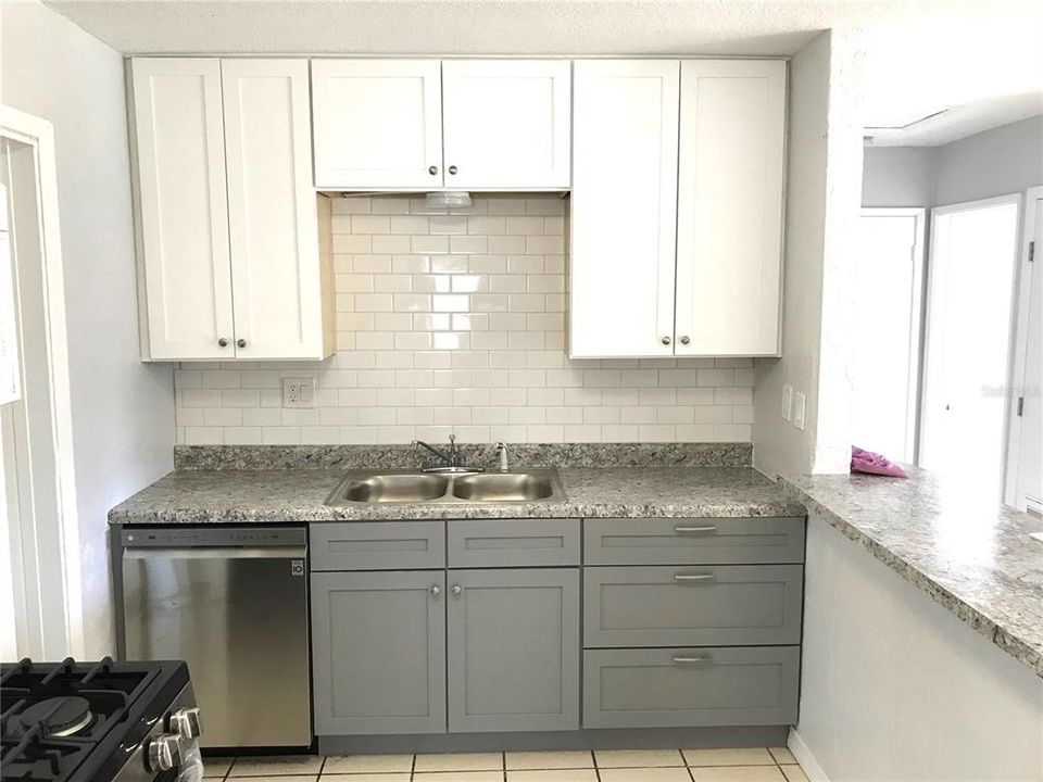 For Rent: $2,400 (3 beds, 2 baths, 780 Square Feet)