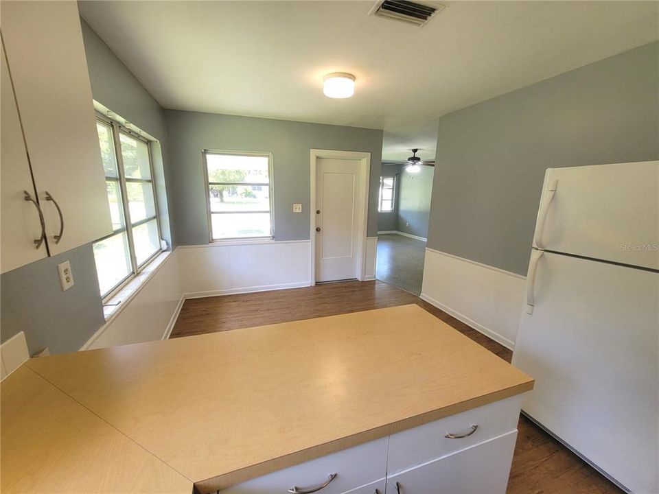 Active With Contract: $164,900 (3 beds, 1 baths, 1006 Square Feet)