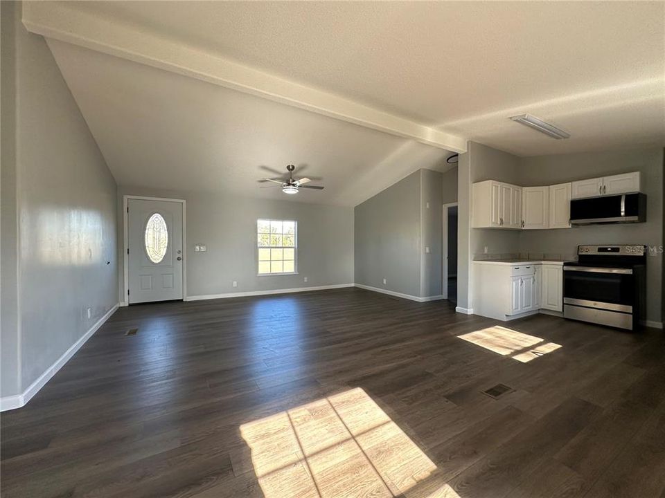Active With Contract: $299,900 (3 beds, 2 baths, 1152 Square Feet)