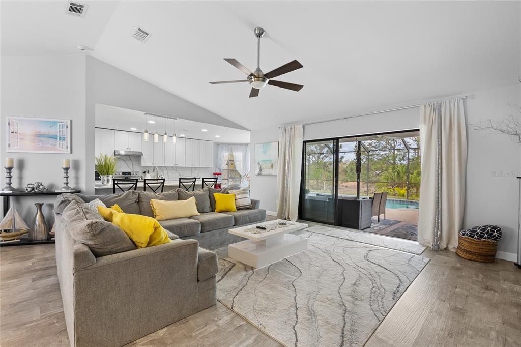 Active With Contract: $428,900 (3 beds, 2 baths, 1662 Square Feet)