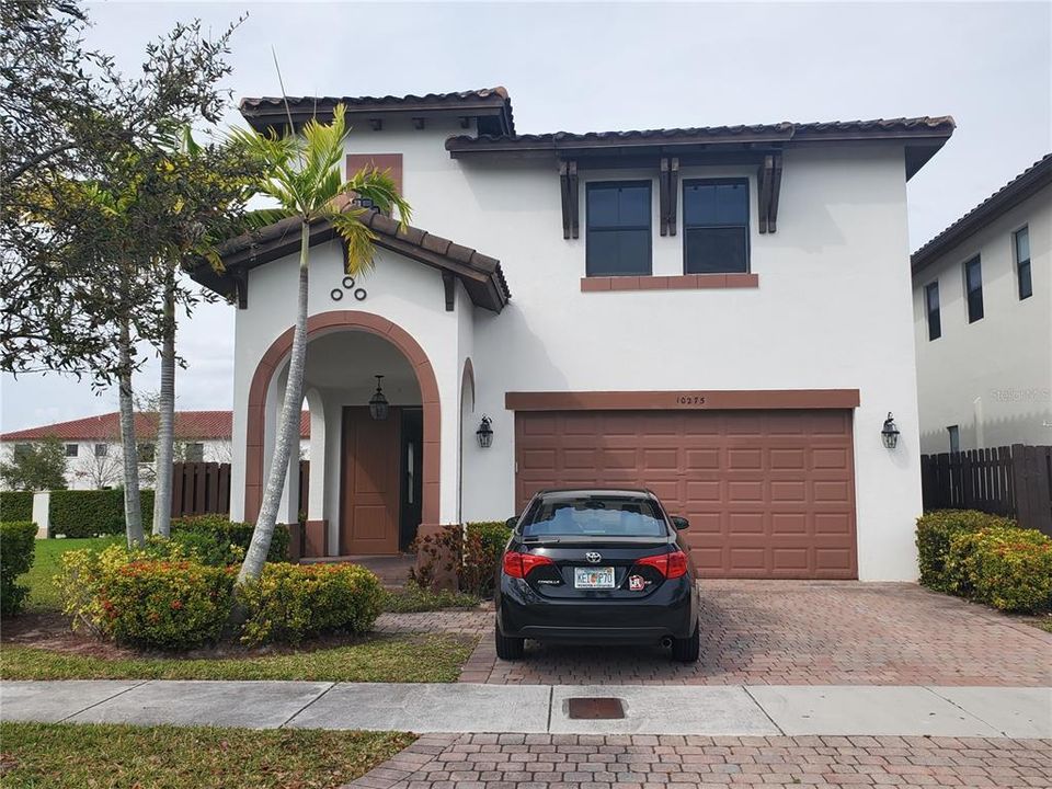 Recently Sold: $889,000 (5 beds, 4 baths, 2548 Square Feet)
