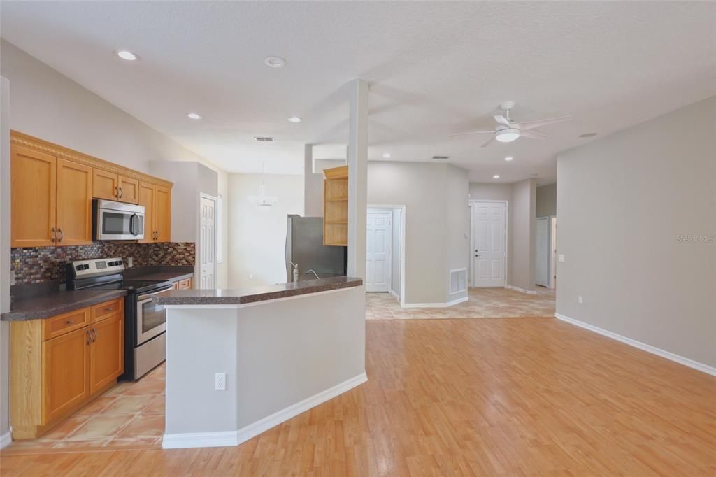 Active With Contract: $349,900 (2 beds, 2 baths, 1683 Square Feet)