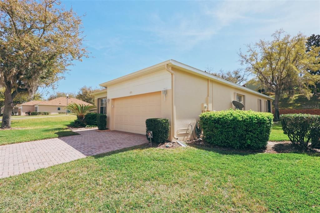 Active With Contract: $349,900 (2 beds, 2 baths, 1683 Square Feet)