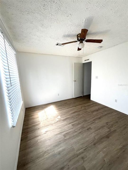 For Sale: $159,900 (2 beds, 2 baths, 896 Square Feet)