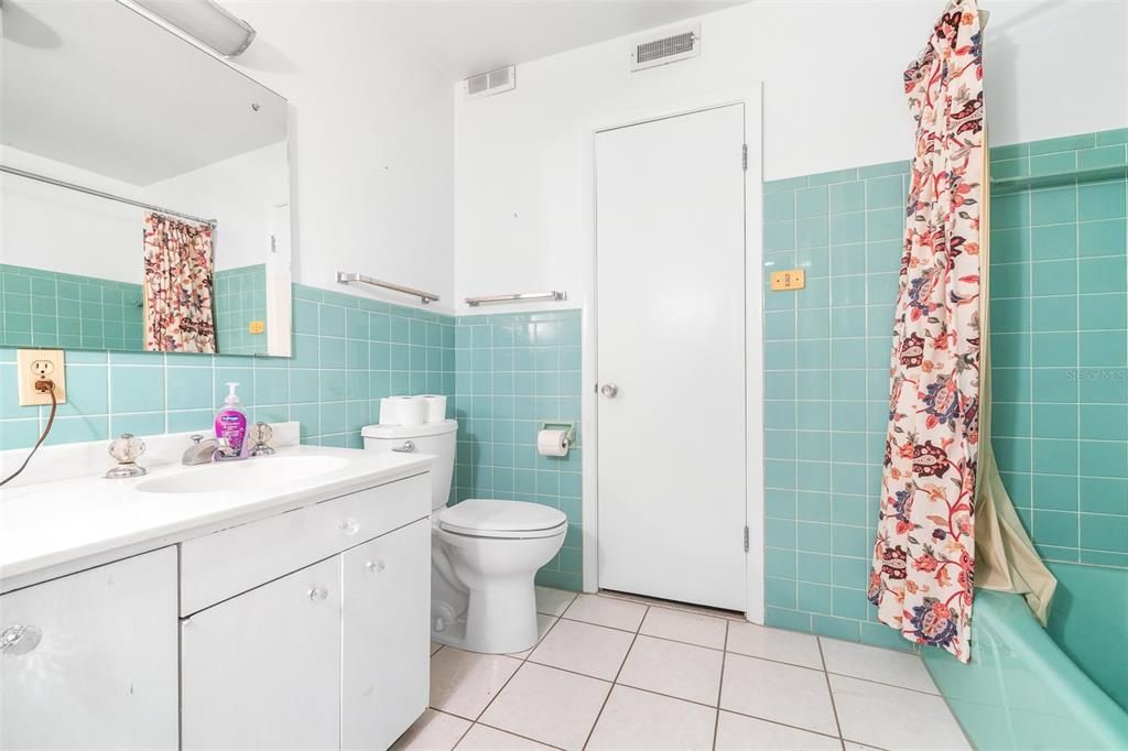 Active With Contract: $530,000 (4 beds, 2 baths, 2736 Square Feet)