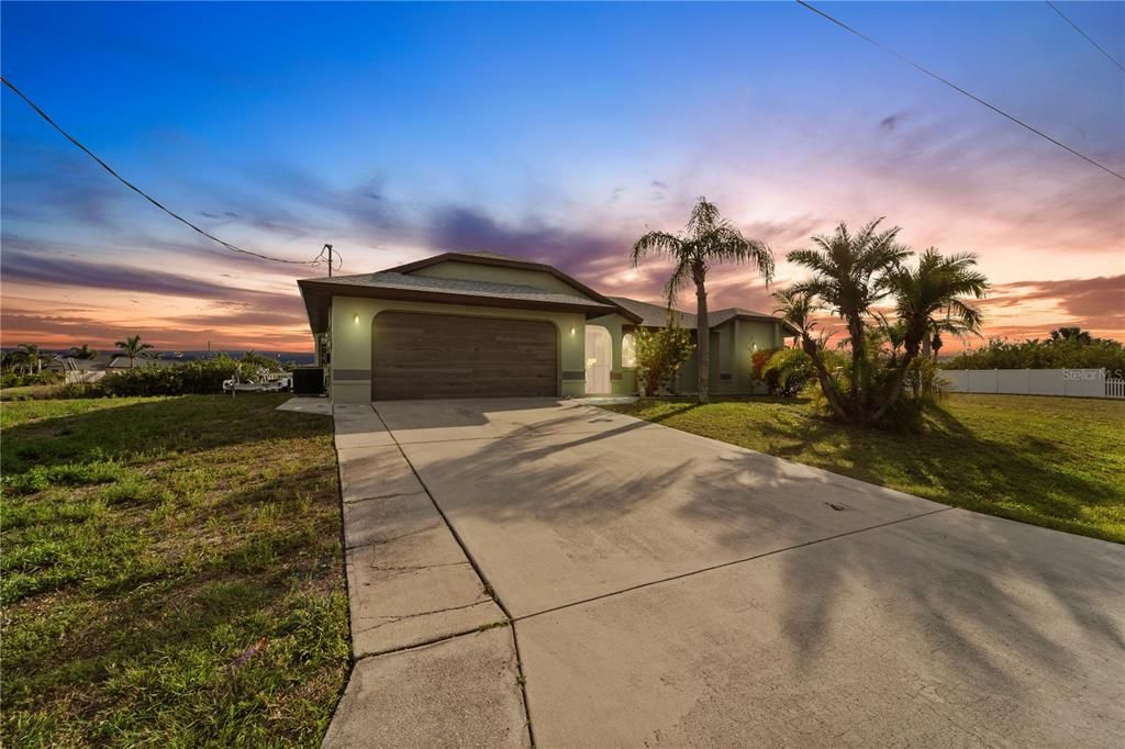 Active With Contract: $569,000 (3 beds, 2 baths, 1950 Square Feet)