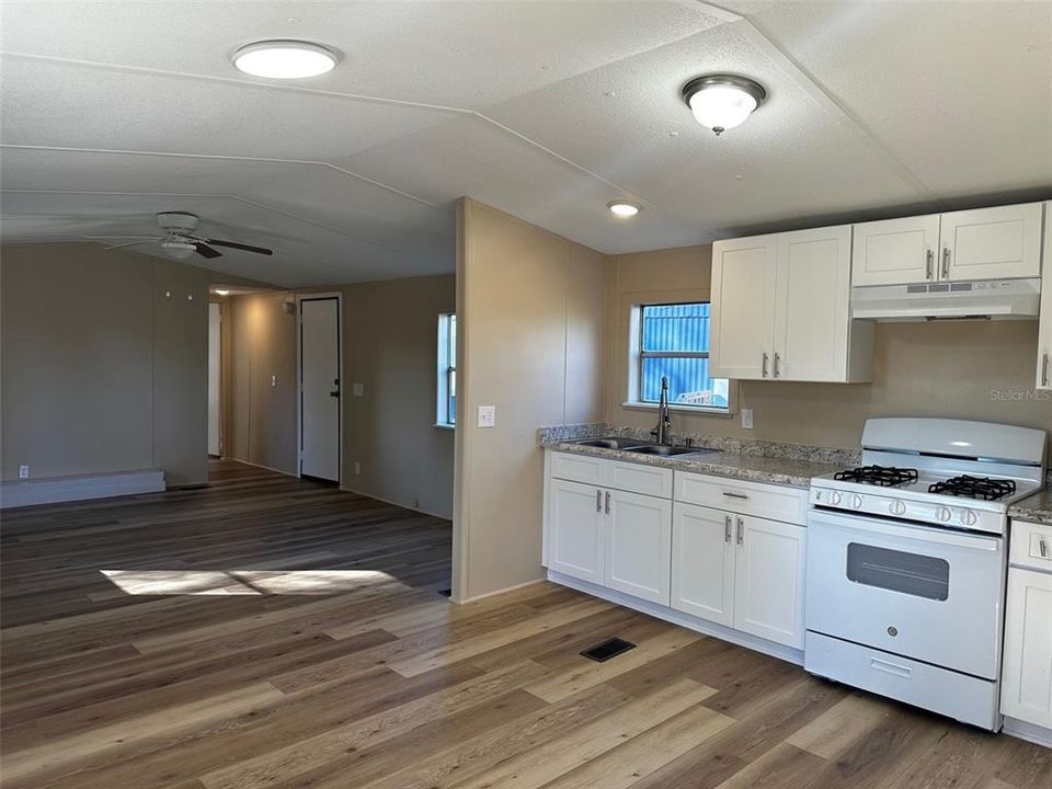 Active With Contract: $1,350 (2 beds, 2 baths, 828 Square Feet)